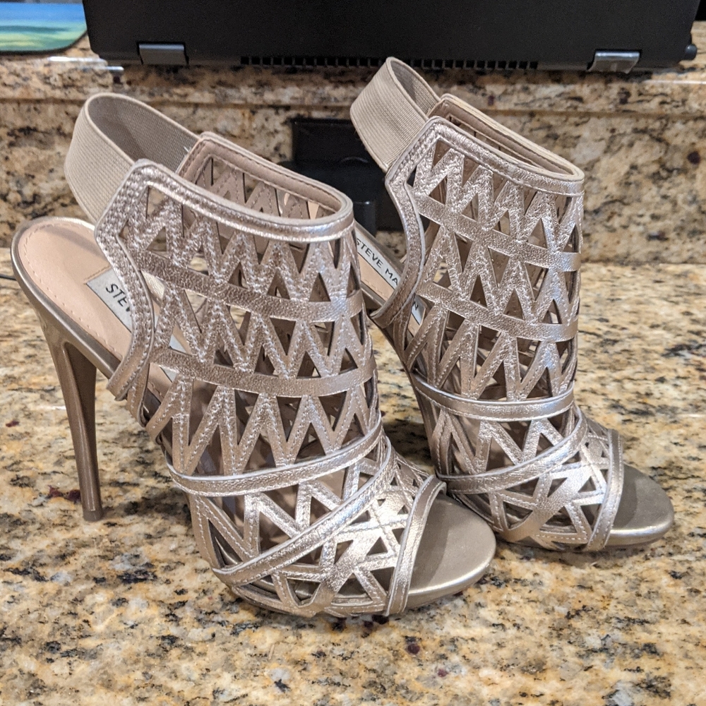 Steve Madden gold peep toe heels